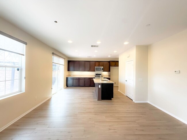 Building Photo - 10816 Lotus Dr