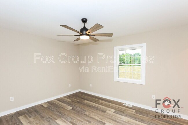 Building Photo - 152 Midway Lake Rd