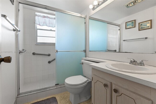 Building Photo - 431 Markham S