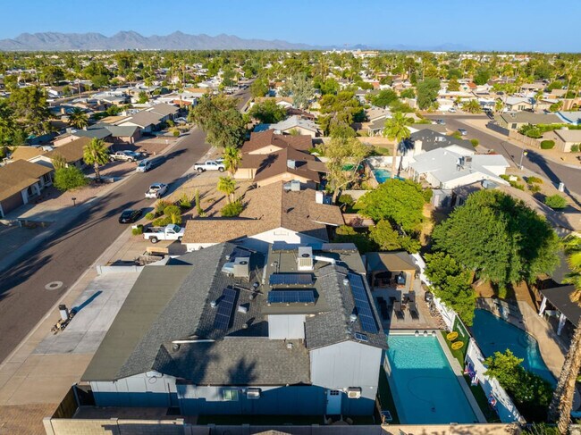 Building Photo - 3733 E Dahlia Dr
