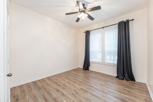 Building Photo - 8819 Rocky Knoll Ln