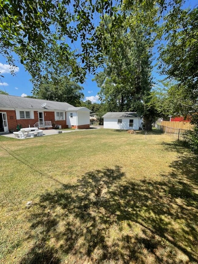 Building Photo - Maryville 37804 - 3 bedroom, 2 bath ranch ...