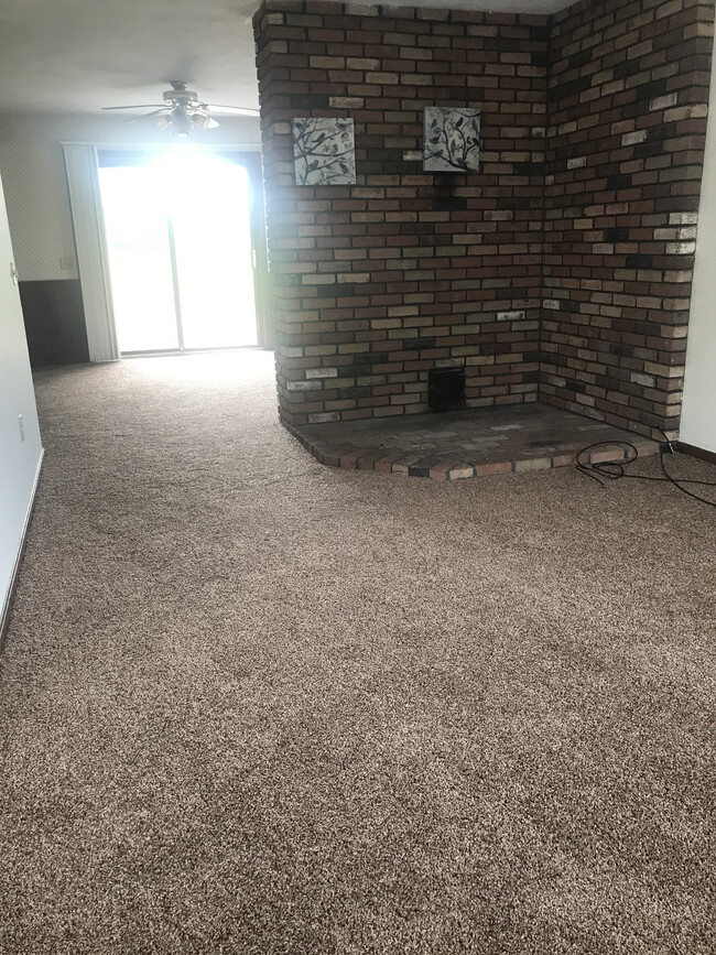 Open floor plan Livingroom - 5480 Beechwood ave