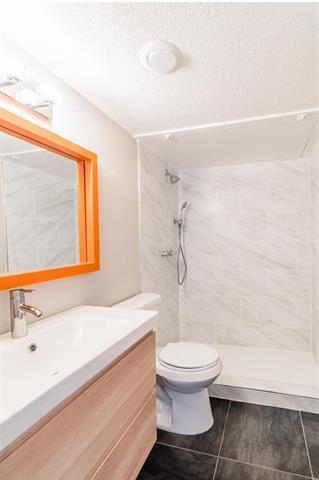 Building Photo - 5808 Sandhurst Ln