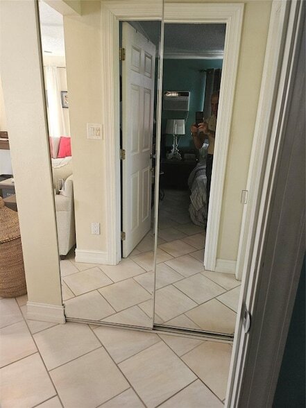 Building Photo - 1045 SE 15th St