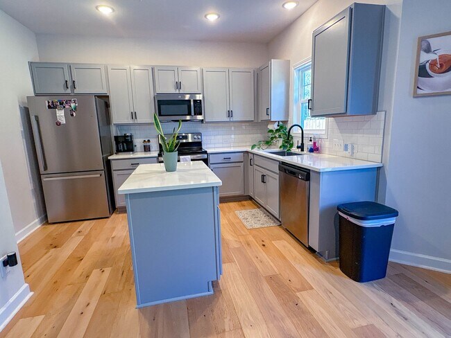 Building Photo - Coming soon! 3 Bedroom 2 Bathroom