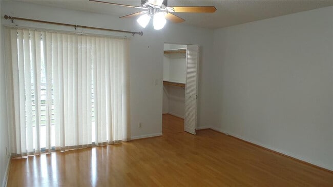 Building Photo - 2001 Granada Dr