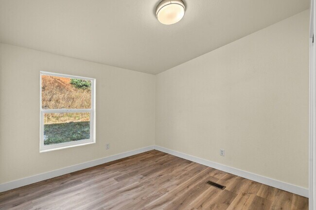 Building Photo - 1756 Tolman Creek Rd