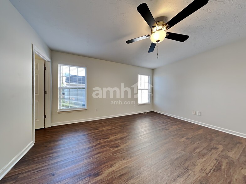 Building Photo - 5668 Appaloosa Cir