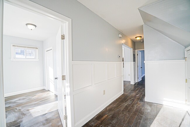 Building Photo - 7 Rosebery Rd