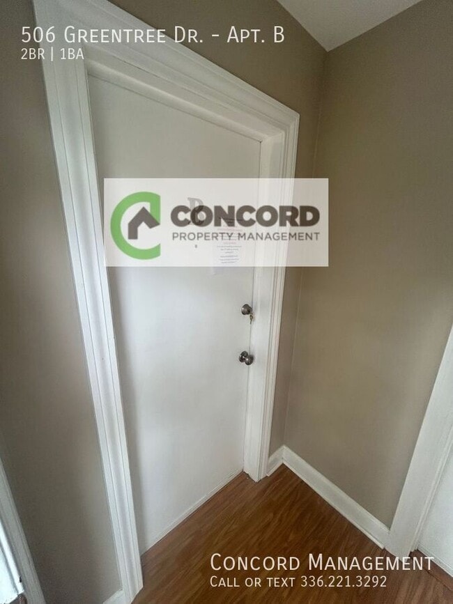 Building Photo - 506 Greentree Dr