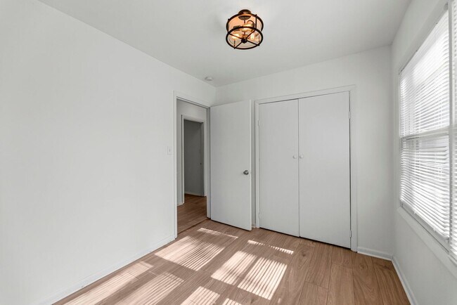 Building Photo - New Renovated Two Bed One Bath Home!!!