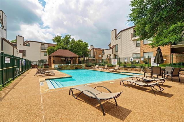 Building Photo - 2304 Balsam Dr