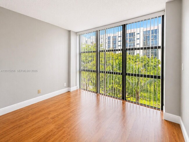 Building Photo - 17011 N Bay Rd
