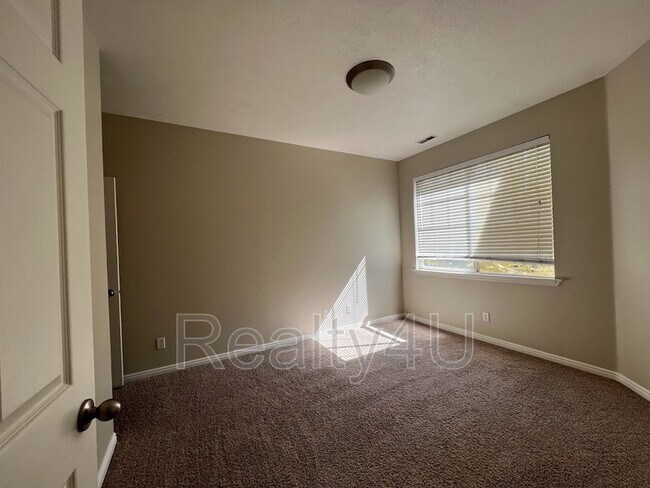 Building Photo - 1607 W 110 N