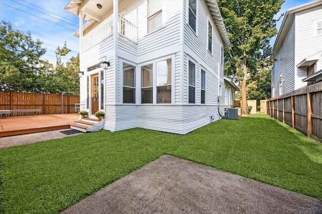 Building Photo - 1847 Cortlandt St