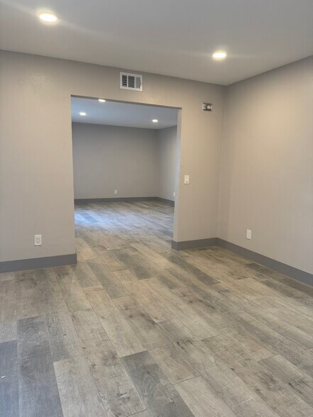 Building Photo - 7445 Laurelgrove Ave