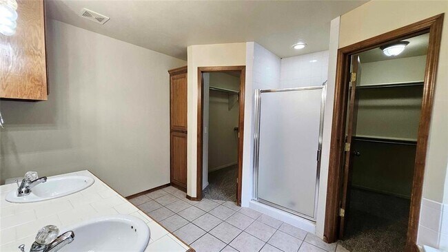 Building Photo - 417 E Plantation Terrace