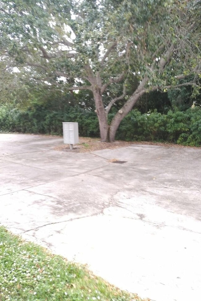 Building Photo - 948 Louisiana Ave