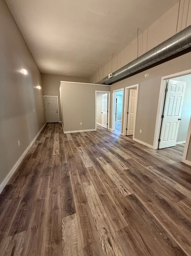 Building Photo - 1704 Santa Fe S