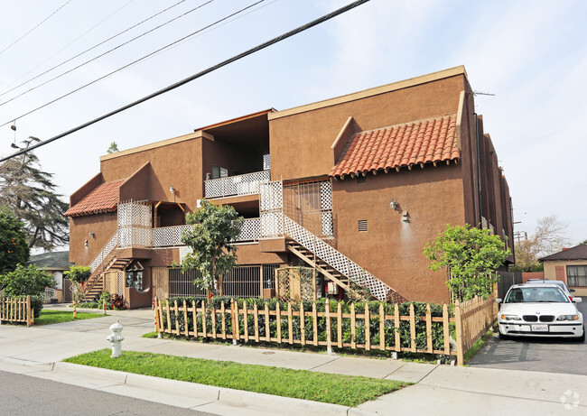 Primary Photo - Flower Street Apartments