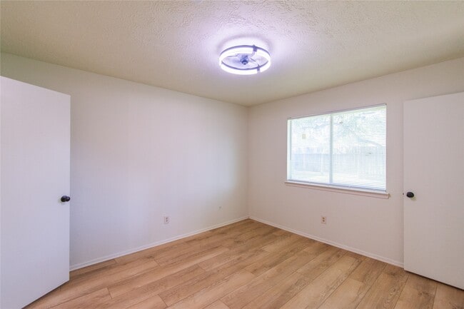 Building Photo - 462 Capehill Dr