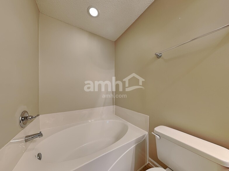 Building Photo - 223 Tigers Paw Dr