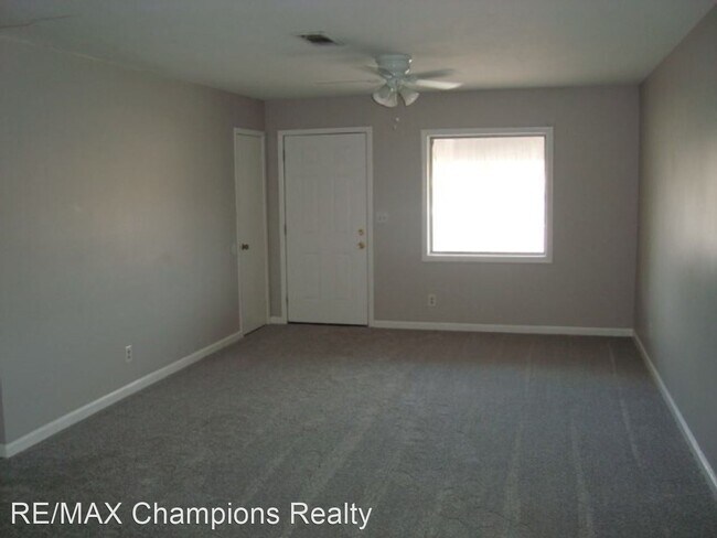 Building Photo - 3 br, 2 bath House - 2230 Airport Thruway