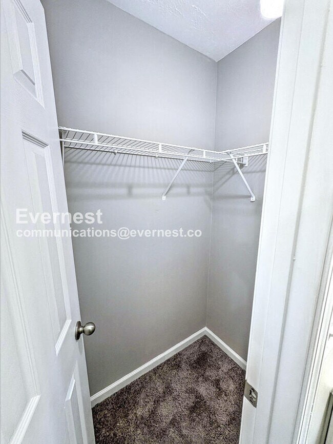 Building Photo - 9251 Clb Vw Trce