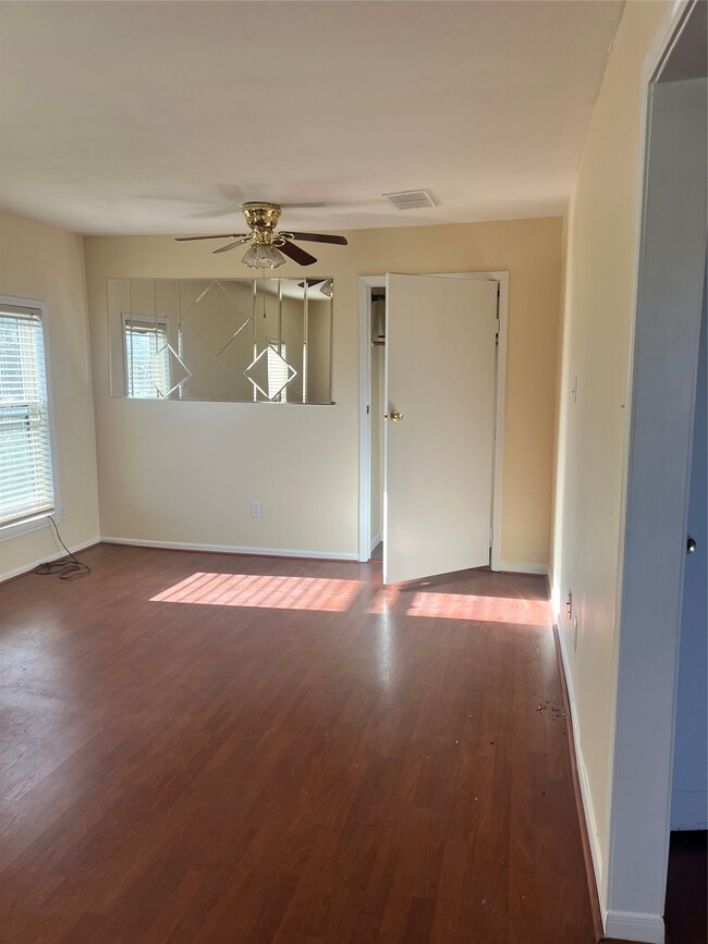 Building Photo - 5604 Chapman St