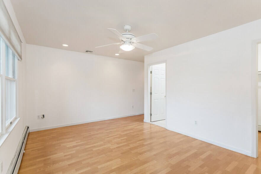 Building Photo - 130 N 7th St