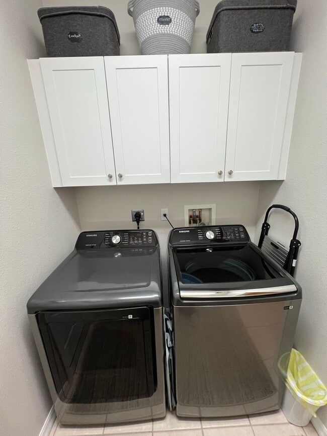 Building Photo - Short Term Rental ** Available 10/1/25 ** ...