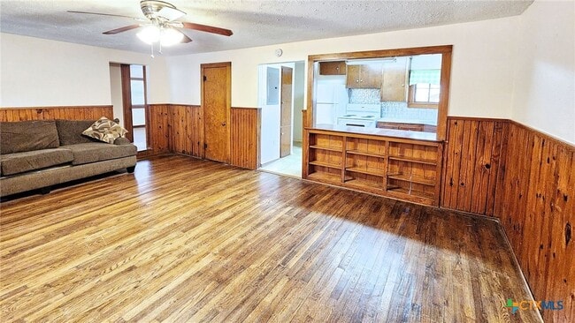 Building Photo - 1432 N Walnut Ave