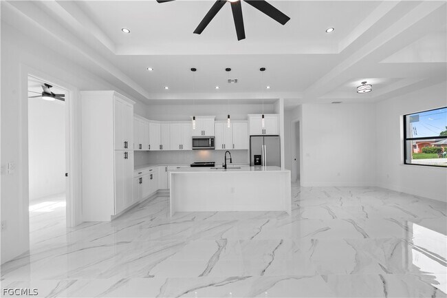 Building Photo - 719 Fullerton Ave S