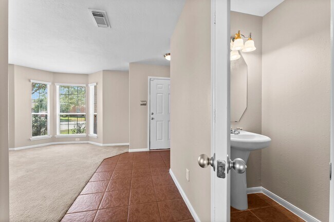 Building Photo - 8338 Loetsch Ridge Way