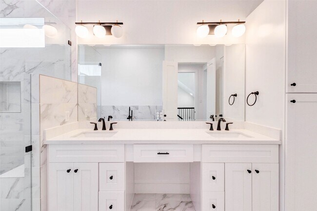 Building Photo - 2751 Freund St