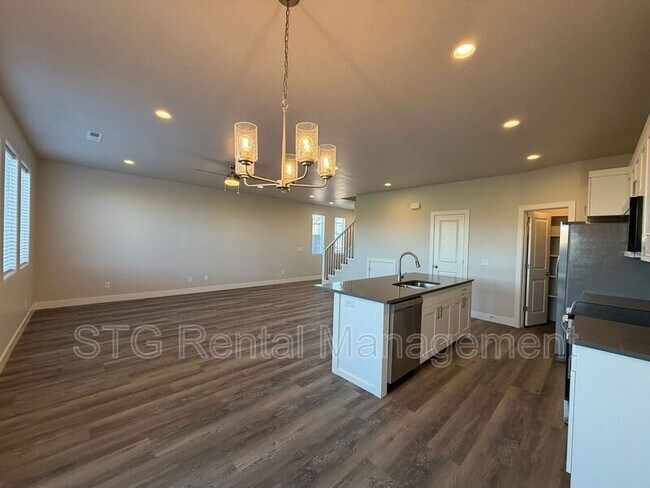 Building Photo - 1010 S 4380 W