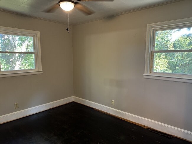 Building Photo - 522 Pine Ave