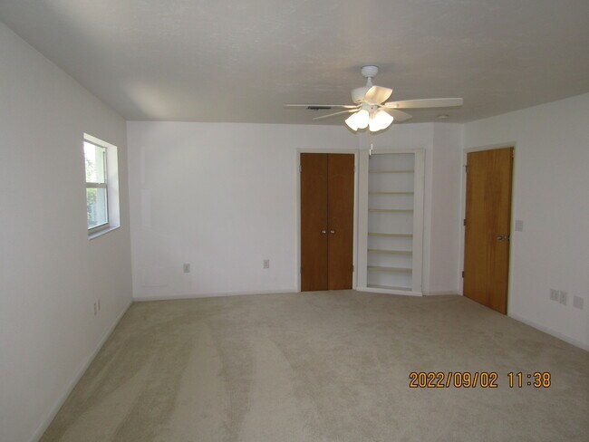 Building Photo - 736 Cadiz Rd