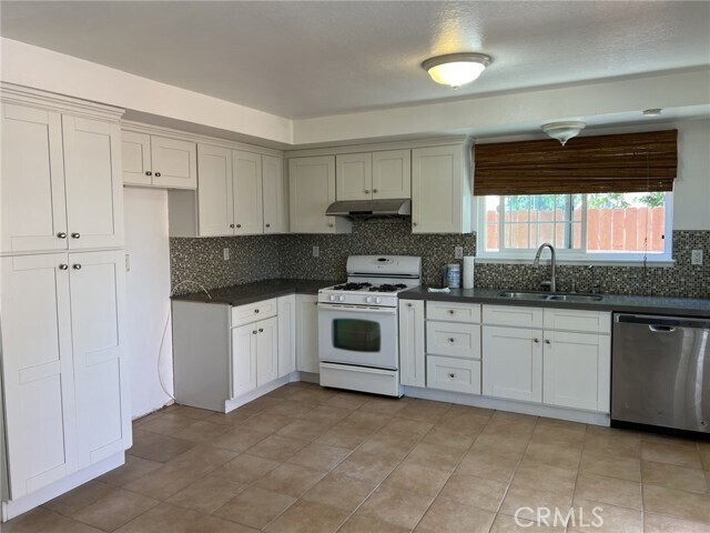 Building Photo - 8580 Club House Dr