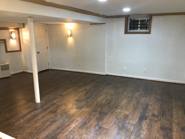 Building Photo - 1112 Stamford Rd