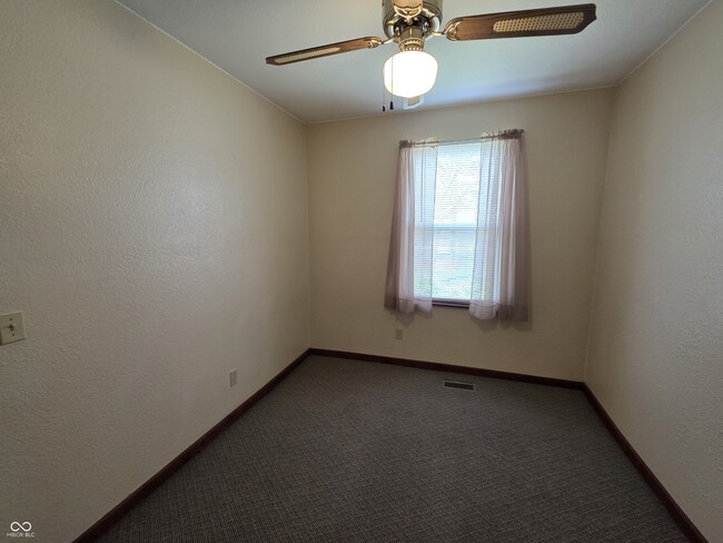 Building Photo - 323 S East St