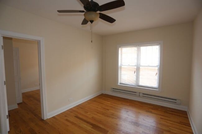 Building Photo - 727 W Cornelia Ave