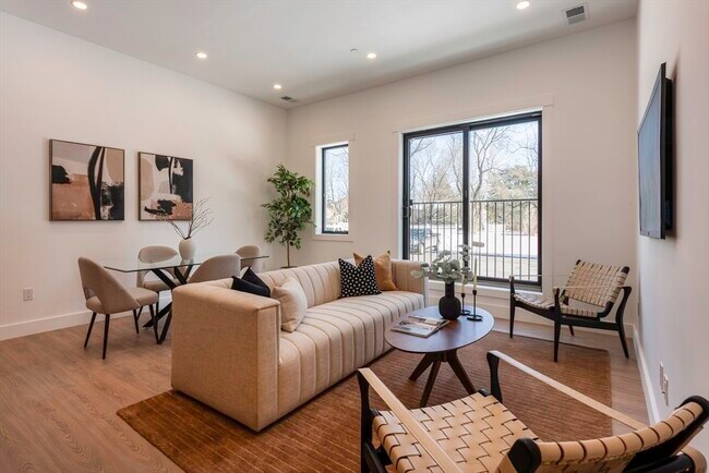 Building Photo - 1060 Main St