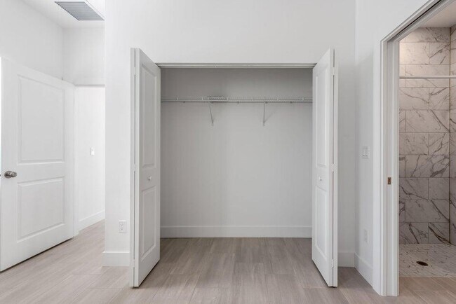 Building Photo - 3188 Hiawatha Ave