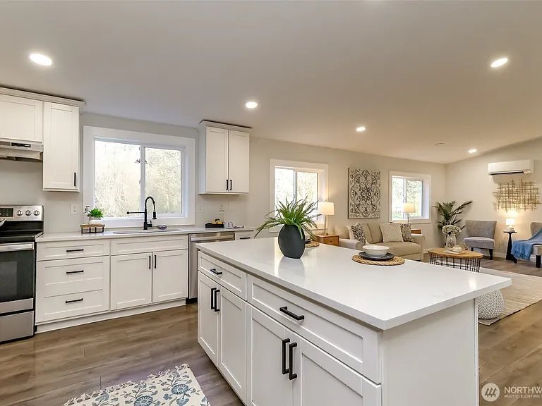 Building Photo - 12343 Shadowbrook Dr SW