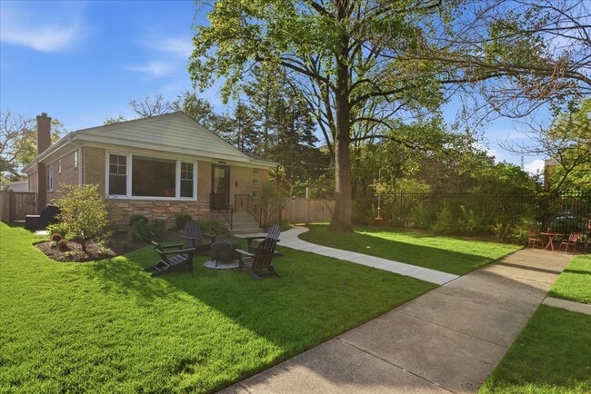 Building Photo - 9237 Lincolnwood Dr
