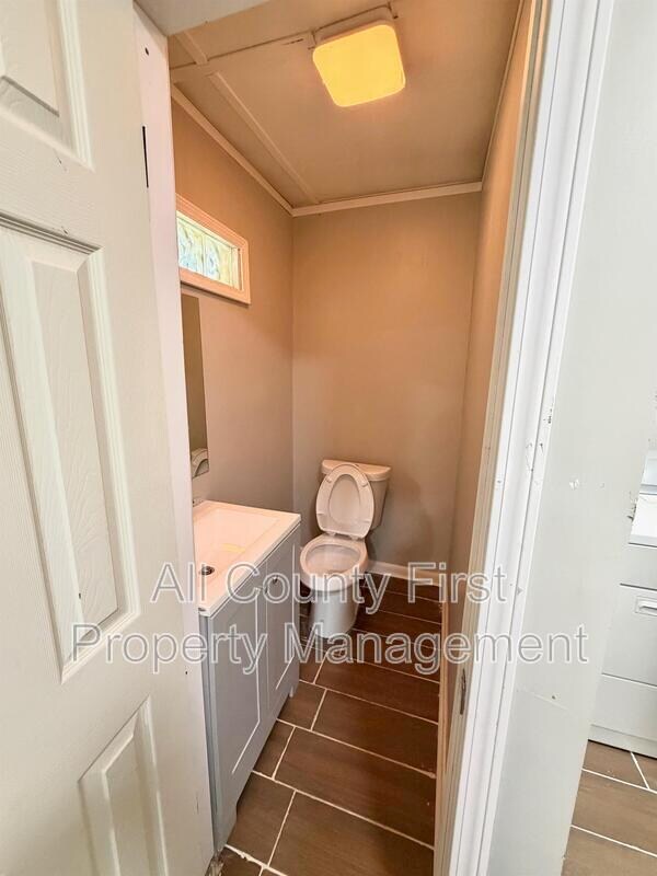 Building Photo - 2386 Cresta Dr