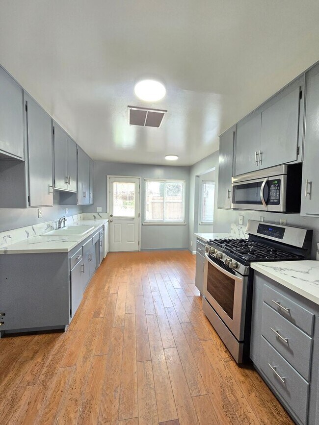 Building Photo - 45114 16th St W