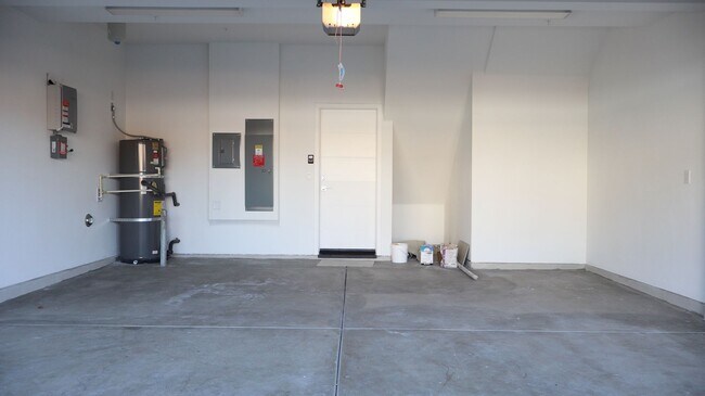 Building Photo - FOR RENT Amazing 4 bedrooms townhome in El Cajon City FOR RENT!!!!!!!!!!!!